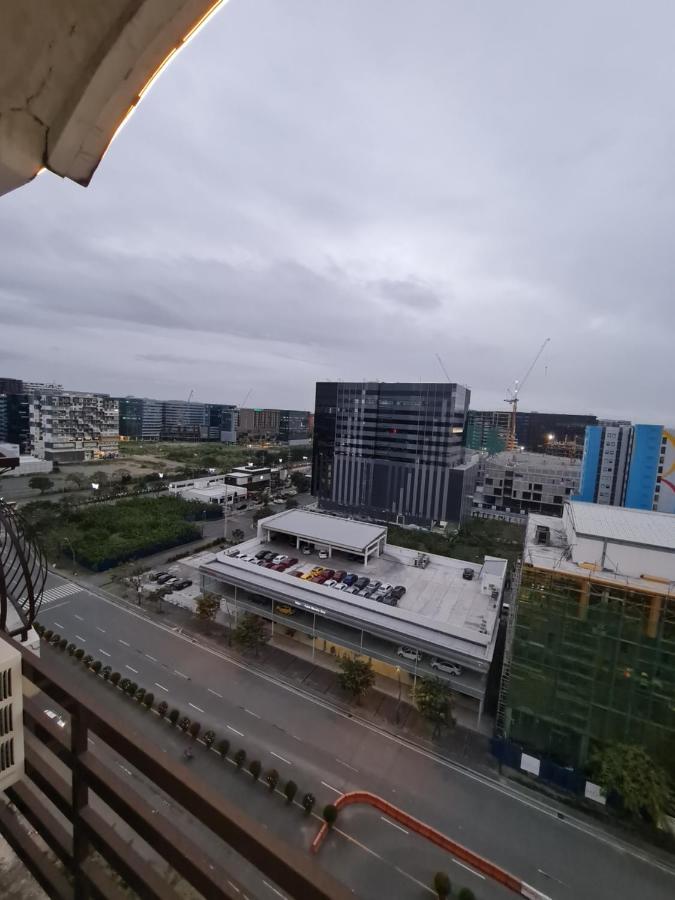 Solemare Parksuites Condominium - Condo R Us Манила Экстерьер фото