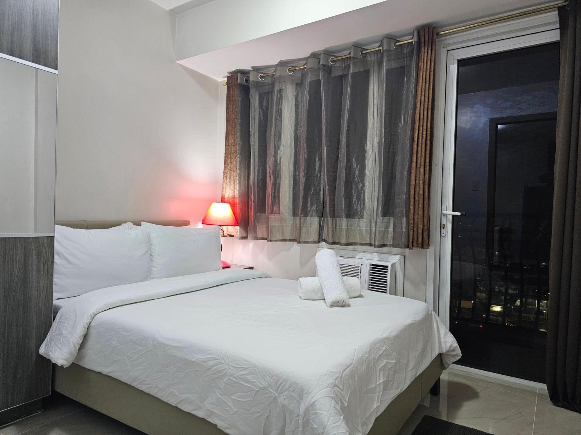 Solemare Parksuites Condominium - Condo R Us Манила Экстерьер фото